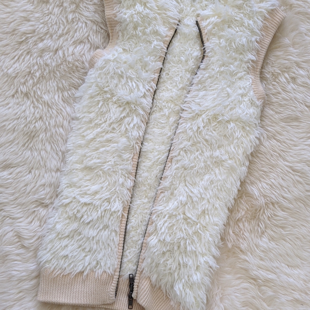 NWOT fuzzy cream bcbg zip vest